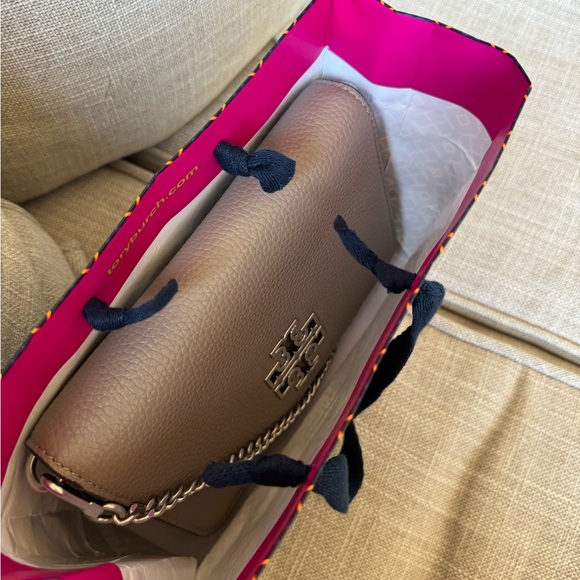 TORY BURCH BRITTEN CHAIN WALLET CROSSBODY NWT SOLD - Picture 12 of 16